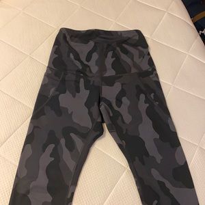 Old Navy Maternity Elevate Leggings